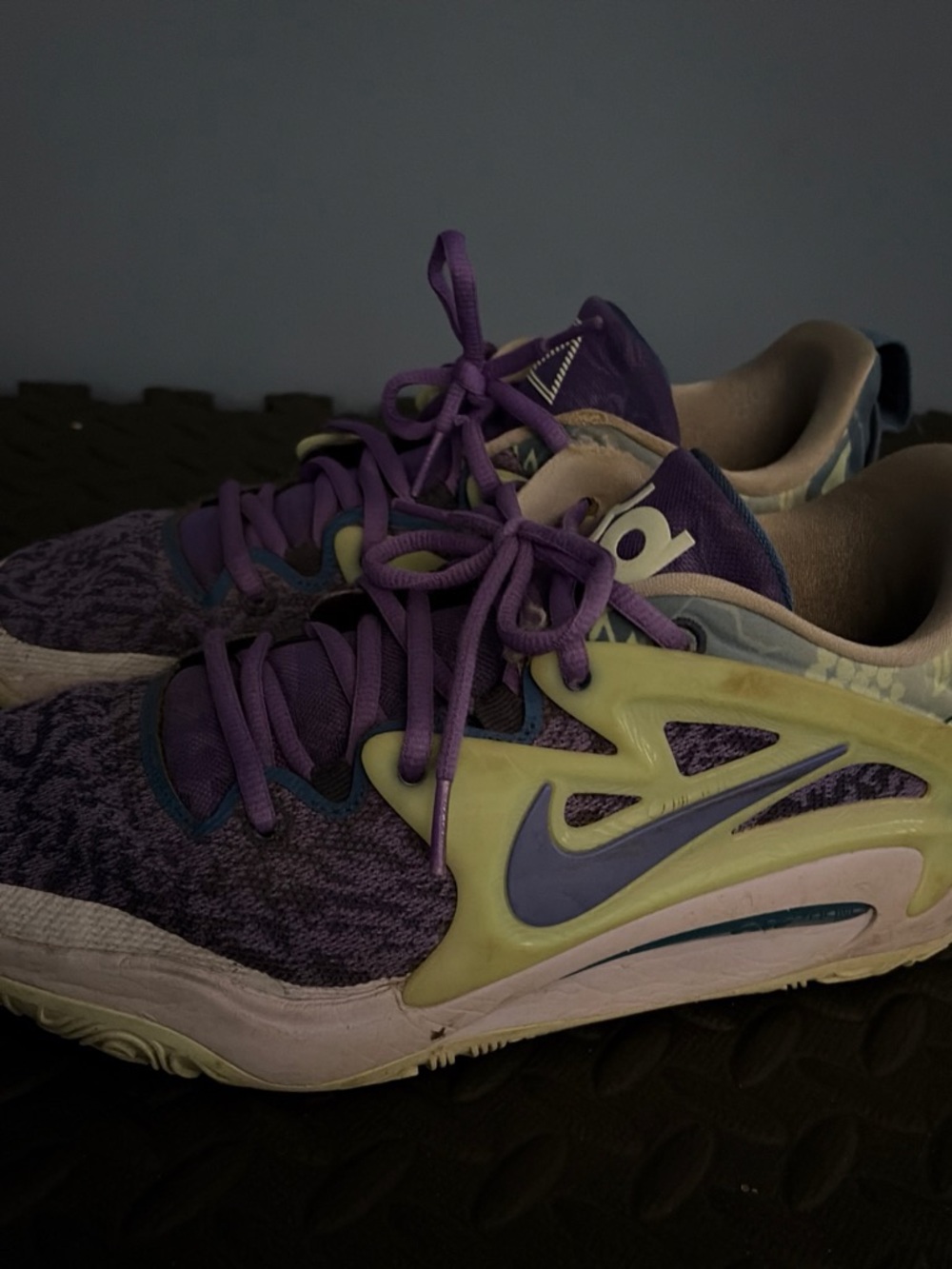 Nike Men's Purple and Gray Basketball Sneakers - Picture 2 of 4
